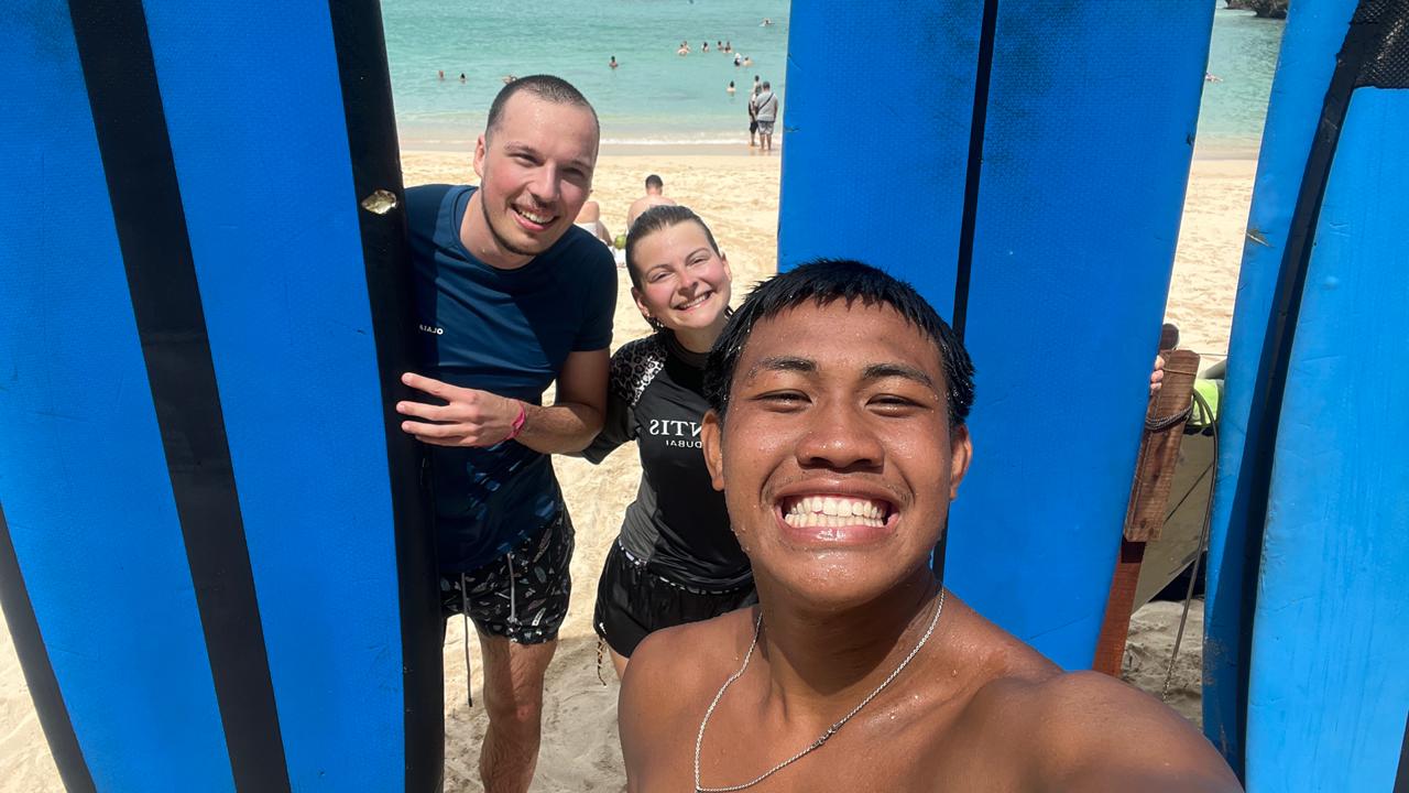 Group surf lesson